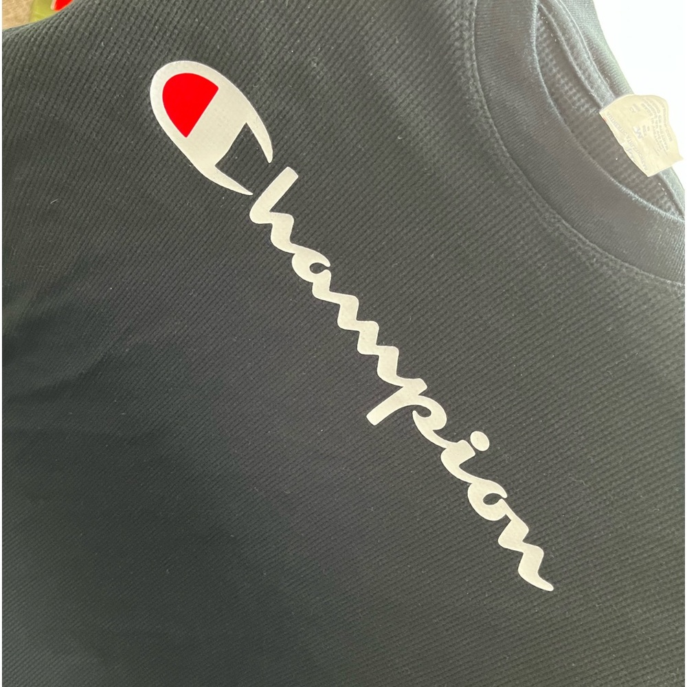 Champion Size Medium Long Sleeve - Picture 2 of 3